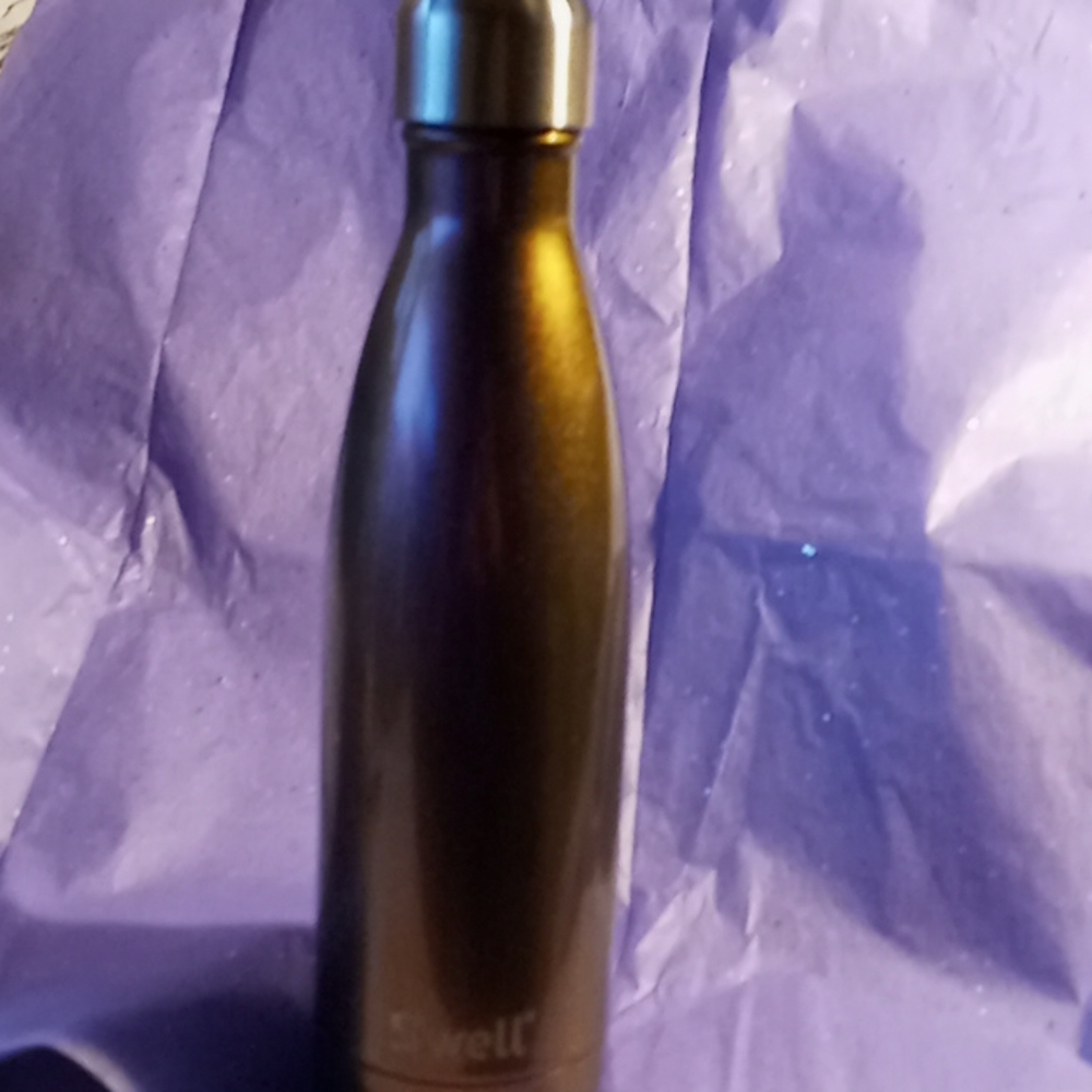 15 ounce S'well insulated water bottle